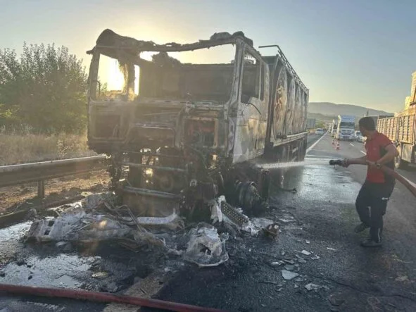 SEYİR HALİNDEYKEN ALEV ALAN SÜT TANKERİ KULLANILAMAZ HALE GELDİ