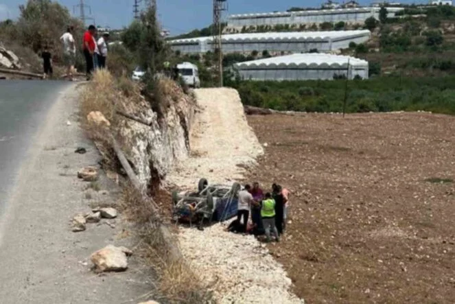PAT PAT MOTORU TARLAYA YUVARLANDI, SÜRÜCÜSÜ YARALANDI