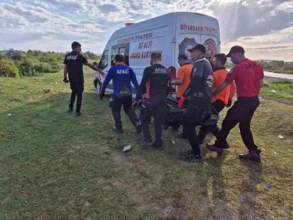 KARDEŞİNİ VE YAKININI KURTARMAK İSTERKEN NEHİRDE KAYBOLAN GENCİN CANSIZ BEDENİ BULUNDU