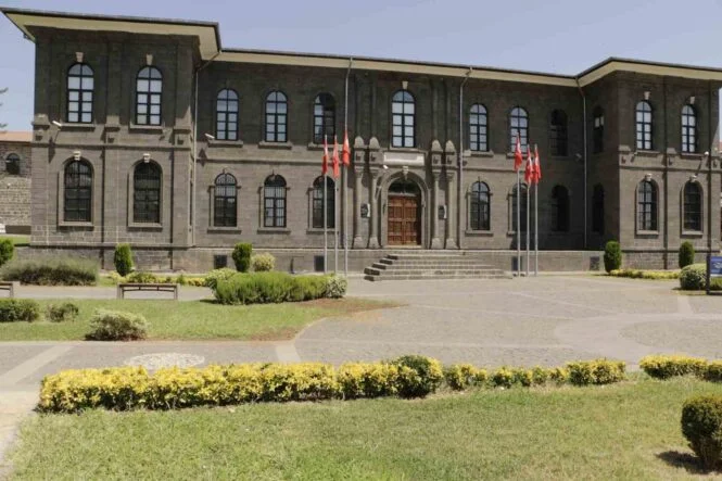AŞIRI SICAKLARDAN DOLAYI DİYARBAKIR MÜZESİ'NDE YÜZDE 75'LİK ZİYARETÇİ DÜŞÜŞÜ
