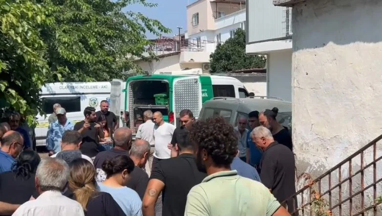 MERSİN'DE EV YANGINI: 2 ÇOCUK ANNESİ KADIN HAYATINI KAYBETTİ