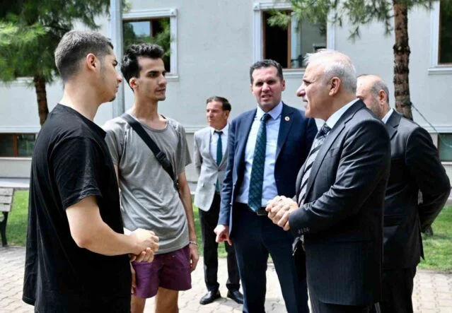 VALİ ZORLUOĞLU, ÖĞRENCİ YURTLARINDA İNCELEMELERDE BULUNDU