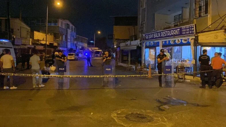 MERSİN'DE RESTORANDA HESAP TARTIŞMASI KANLI BİTTİ: 6 YARALI