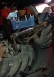 OTOMOBİLLE ÇARPIŞAN TRAKTÖRÜN TEKERİ KOPTU: 2 YARALI
