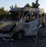 YANAN MİNİBÜS KULLANILAMAZ HALE GELDİ