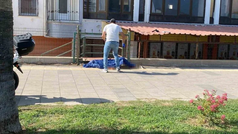SAHİL KENARINDAKİ YÜRÜYÜŞ YOLUNDA CESET BULUNDU