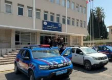 EMANET SİLAHLA 60 YAŞINDAKİ KADINI ÖLDÜRÜP, ALTINLARINI GASP ETMİŞ MERSİN'DE BİR KADINI ÖLDÜRÜP ZİYNET EŞYALARINI GASP EDEN ŞAHIS VE ARKADAŞI ÇIKARILDIKLARI MAHKEMECE TUTUKLANDI KATİL ZANLISININ KUYUMCUYA ALTINLARI SATARKENKİ GÖRÜNTÜLERİ ORTAYA ÇIKTI