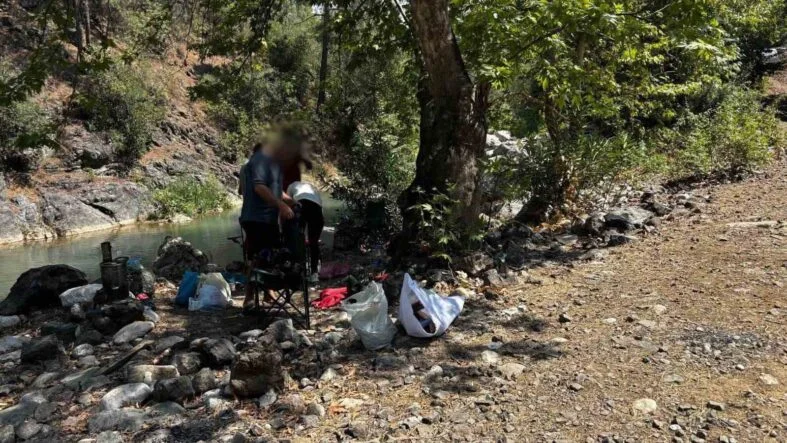 MERSİN’DE ORMANLIK ALANA İZİNSİZ GİRENLERE CEZA KESİLDİ