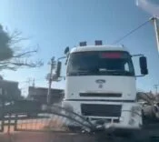 DİYARBAKIR'DA FRENİ BOŞALAN TIR, REFÜJE ÇIKTI