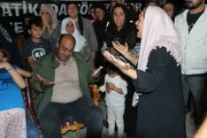 TAHLİYE OLAN GÜRAN'LAR CEZAEVİNDEN ÇIKTI, NARİN’İN MEZARINI ZİYARET ETTİ