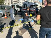DİYARBAKIR'DA KALDIRIMDA SİLAHLI SALDIRIYA UĞRAYAN KİŞİ HAYATINI KAYBETTİ
