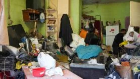 TARSUS'TA BİR EVDEN 28 TON ÇÖP ÇIKARILDI