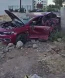 ARAÇLAR HURDAYA DÖNDÜ, 2 KİŞİ YARALANDI