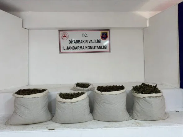 DİYARBAKIR'DA 93 KİLO UYUŞTURUCU ELE GEÇİRİLDİ