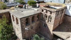 DİYARBAKIR’DA ZİNDANINDAN SU KUYUSUNA KADAR OLAN 15. YÜZYILDAN KALMA BEYLER KONAĞI ASIRLARDIR VARLIĞINI KORUYOR