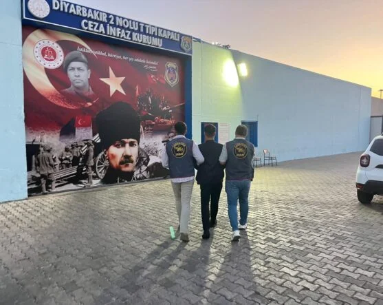 JASAT EKİPLERİ ÇEŞİTLİ SUÇLARDAN ARANAN 64 KİŞİ YAKALADI