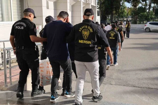 MERSİN’DE FUHUŞ OPERASYONU: 2 TUTUKLAMA, 1 KİŞİ SINIR DIŞI EDİLDİ