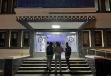 MERSİN’DE 5 ARACI KUNDAKLAYAN ŞÜPHELİ YAKALANDI SANAYİ SİTESİNDE 5 ARACI ATEŞE VEREN ZANLI, POLİSİN OPERASYONUYLA GÖZALTINA ALINDI