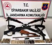 DİYARBAKIR'DA KAÇAKÇILIK OPERASYONUNDA ÇOK SAYIDA SİLAH ELE GEÇİRİLDİ: 6 GÖZALTI