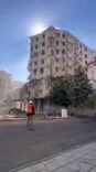 AĞIR HASARLI BİNA TEK DOKUNUŞTA YERLE BİR OLDU
