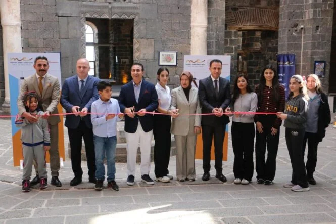 Diyarbakır’da sanatla buluşan genç yetenekler ödüllerini aldı