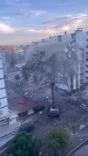 AĞIR HASARLI 8 KATLI BİNA TEK DOKUNUŞTA YERLE BİR OLDU