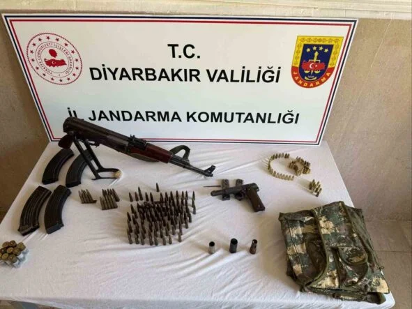 DİYARBAKIR’DA JANDARMA OPERASYONLARINDA ÇOK SAYIDA SİLAH VE MÜHİMMAT ELE GEÇİRİLDİ