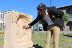DEFİNECİLER TARAFINDAN PARÇALARA AYRILMAK İSTENEN 1800 YILLIK 'KİBELE HEYKELİ' İÇKALE MÜZESİNDE SERGİLENİYOR