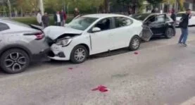 DİYARBAKIR'DA ZİNCİRLEME KAZA: 4 YARALI