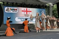 TARSUS'U KARNAVAL KENTİNE DÖNÜŞTÜREN '4. ULUSLARARASI TARSUS FESTİVALİ' BAŞLADI FESTİVAL, TARİH, KÜLTÜR, SANAT VE GASTRONOMİYİ BİR ARAYA GETİRDİ