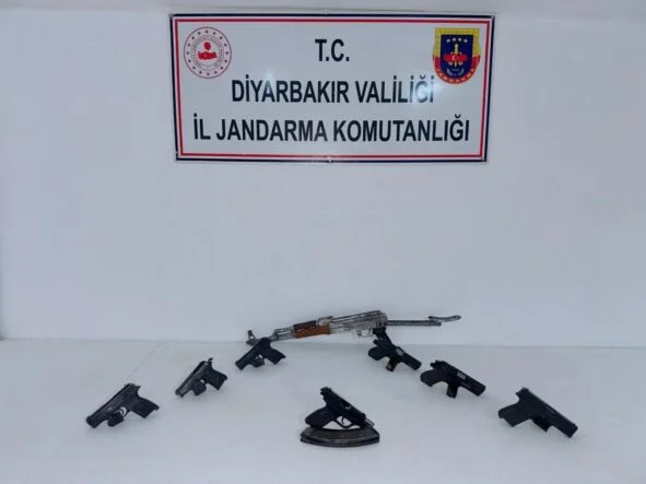 DİYARBAKIR'DA RUHSATSIZ SİLAH OPERASYONU