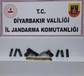 DİYARBAKIR'DA JASAT'IN ÇALIŞMALARINDA TABANCALAR VE MÜHİMMATLARI ELE GEÇİRİLDİ