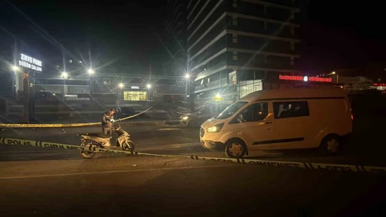 DİYARBAKIR'DA DÜĞÜN SALONUNDA SİLAHLI KAVGA: 1 ÖLÜ, 2 YARALI DÜĞÜNDE TARTIŞTIĞI KAYINBABASININ KARDEŞİNİ ÖLDÜRDÜ