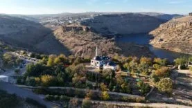 KUR'AN-I KERİM'DE İSMİ GEÇEN PEYGAMBERLERİN KABİRLERİNİN OLDUĞU İLÇE YILDA 1 MİLYON ZİYARETÇİ AĞIRLIYOR DİYARBAKIR'IN 22 BİN NÜFUSLU İLÇESİ İNANÇ TURİZMİYLE YILDA 1 MİLYON ZİYARETÇİ AĞIRLIYOR