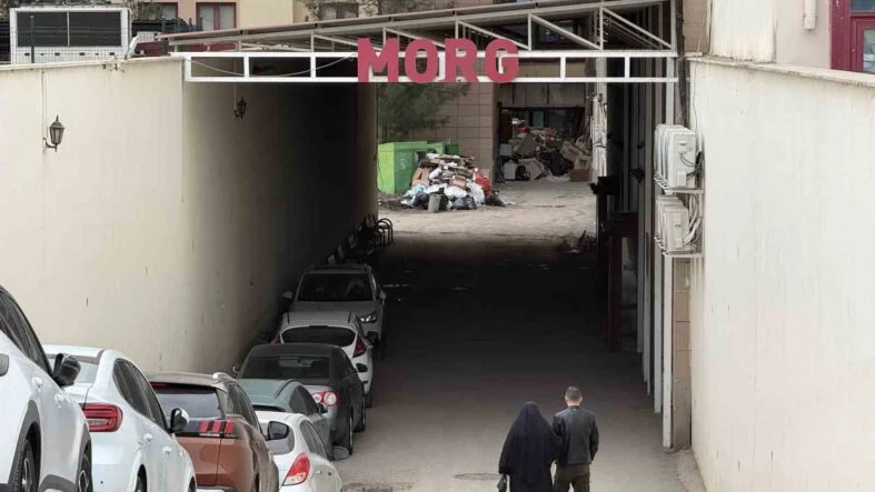 DİYARBAKIR'DA HALI SAHA DÖNÜŞÜ OTOMOBİLE SİLAHLI SALDIRI: 1 ÖLÜ, 1 YARALI
