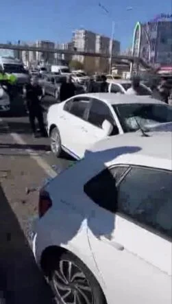 DİYARBAKIR'DA ZİNCİRLEME KAZA: 4 YARALI