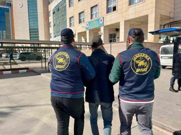 DİYARBAKIR'DA HAKLARINDA KESİNLEŞMİŞ HAPİS CEZASI BULUNAN 4 ŞAHIS YAKALANDI