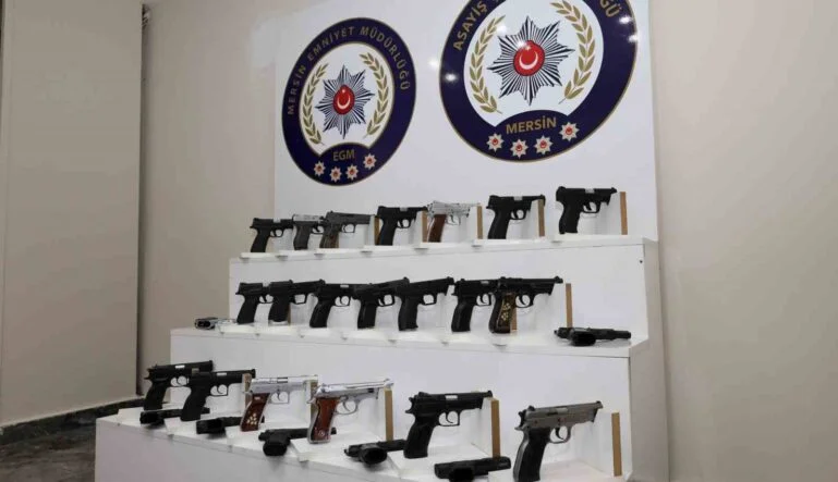 MERSİN'DE SON BİR AYDA BİN 50 ŞÜPHELİ GÖZALTINA ALINDI