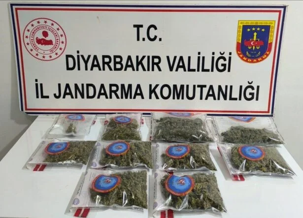 DİYARBAKIR'DA 25 KİLO ESRAR ELE GEÇİRİLDİ
