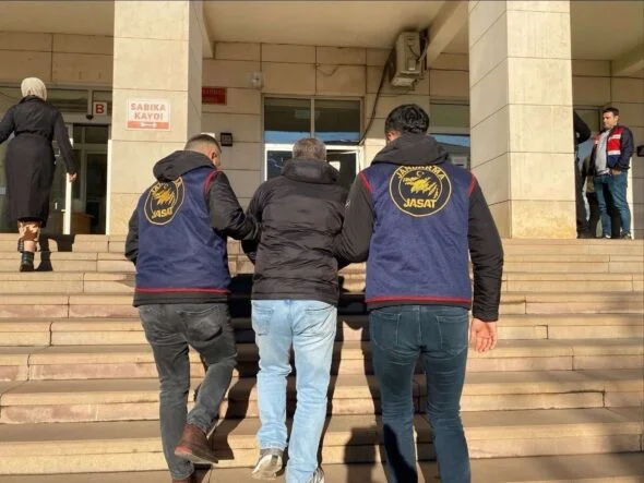 DİYARBAKIR’DA HAKLARINDA KESİNLEŞMİŞ HAPİS CEZASI BULUNAN 120 KİŞİ YAKALANDI