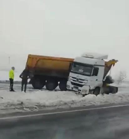 DİYARBAKIR'DA AYNI GÜZERGAHTA 5 ARAÇ KAZAYA KARIŞTI