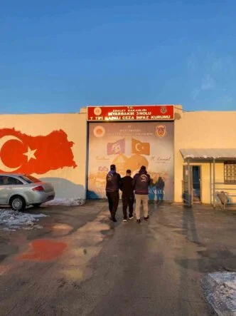 DİYARBAKIR'DA FARKLI SUÇLARDAN ARAMASI BULUNAN 140 KİŞİ YAKALANDI