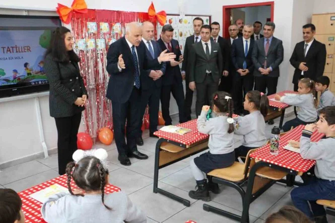 DİYARBAKIR’DA 458 BİN ÖĞRENCİ KARNE ALDI