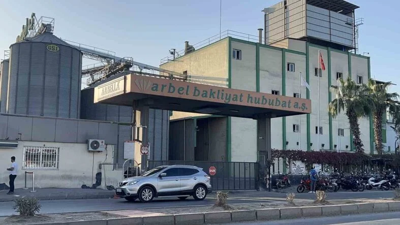 MERSİN'DE BAKLİYAT FABRİKASINA SİLAHLI SALDIRI