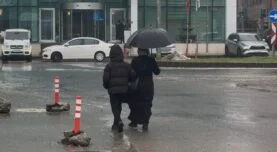 DİYARBAKIR'DA SAĞANAK YAĞIŞ HAYATI OLUMSUZ ETKİLEDİ