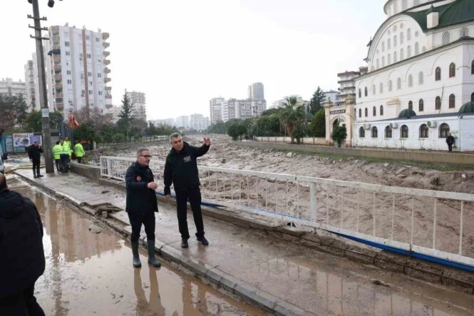 MERSİN'DEKİ SELDEN GERİYE BU GÖRÜNTÜLER KALDI: 51 EV VE İŞYERİ ZARAR GÖRDÜ, 12 KİŞİ KURTARILDI