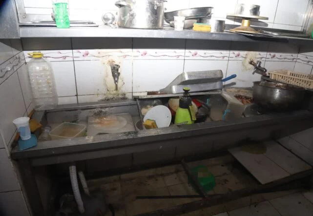 MERSİN’DE HİJYEN KURALLARINA UYMAYAN FIRINA 6 BİN 400 LİRA CEZA