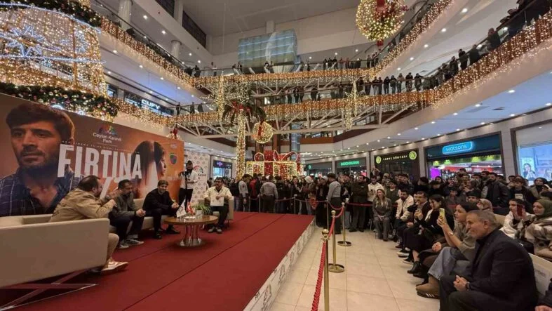 ÇEKİMLERİ DİYARBAKIR’DA YAPILAN ‘FIRTINA KIZ’ SİNEMA FİLMİNİN GALASI GERÇEKLEŞTİ