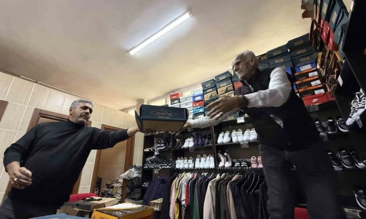 DİYARBAKIR'DA BİNLERCE YETİM VE ÖKSÜZÜN İHTİYACI ÖĞRETMENLERİN ARACILIĞIYLA KARŞILANIYOR EĞİTİMCİLER ‘HEVSEL'İN ÇİÇEKLERİ PROJESİ' İLE HEM ÖĞRENCİLERİN HEM DE AİLELERİNİN YANINDA