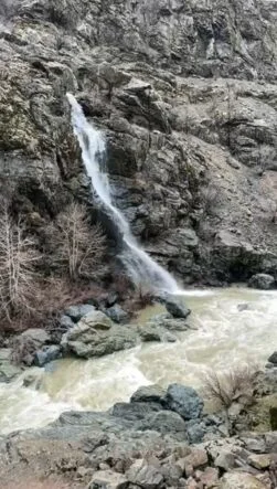 SAĞANAK YAĞIŞLAR KURUYAN ŞELALELERİ CANLANDIRDI